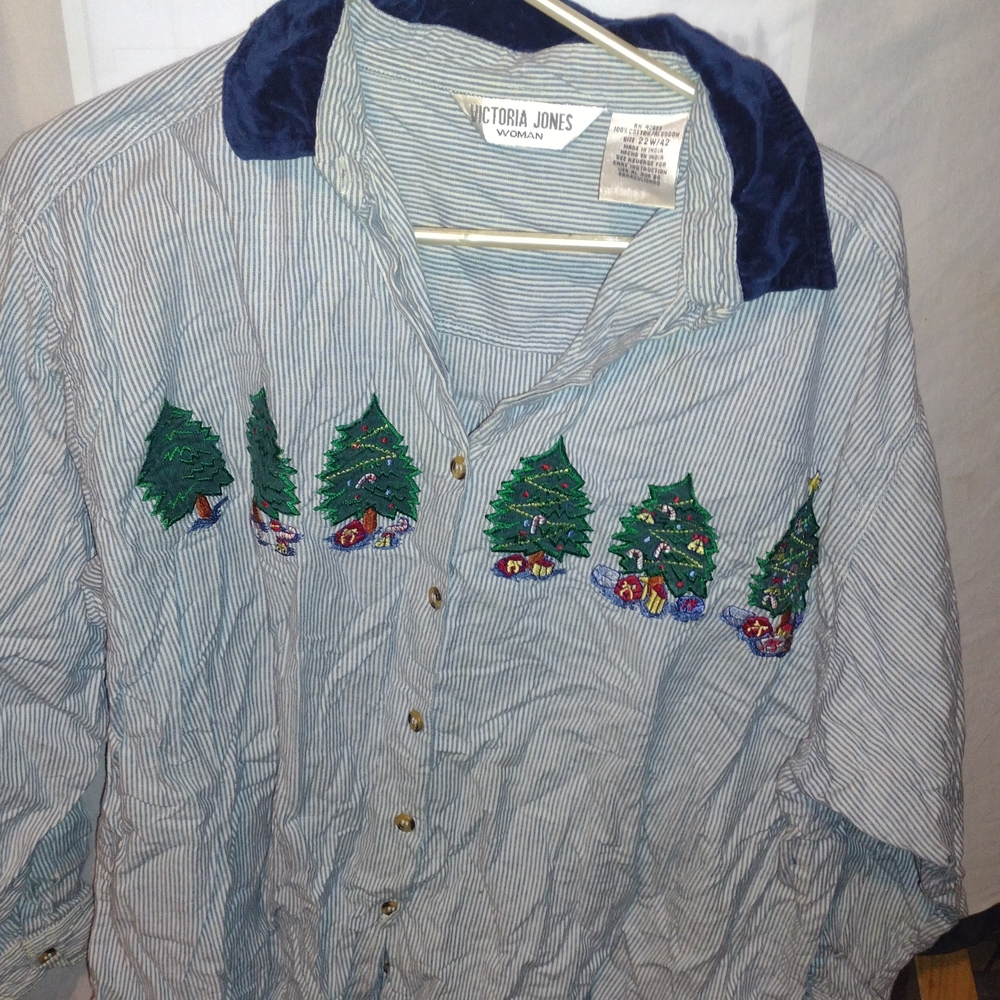 Victoria Jones Christmas Tree Button Up Shirt